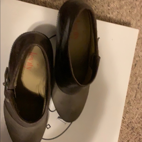 Levity Shoes! - Picture 2 of 2